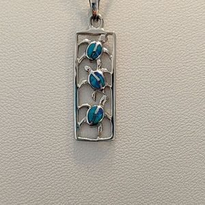 VERY FEMININE STERLING SILVER SEA TURTLE PENDANT AND CHAIN